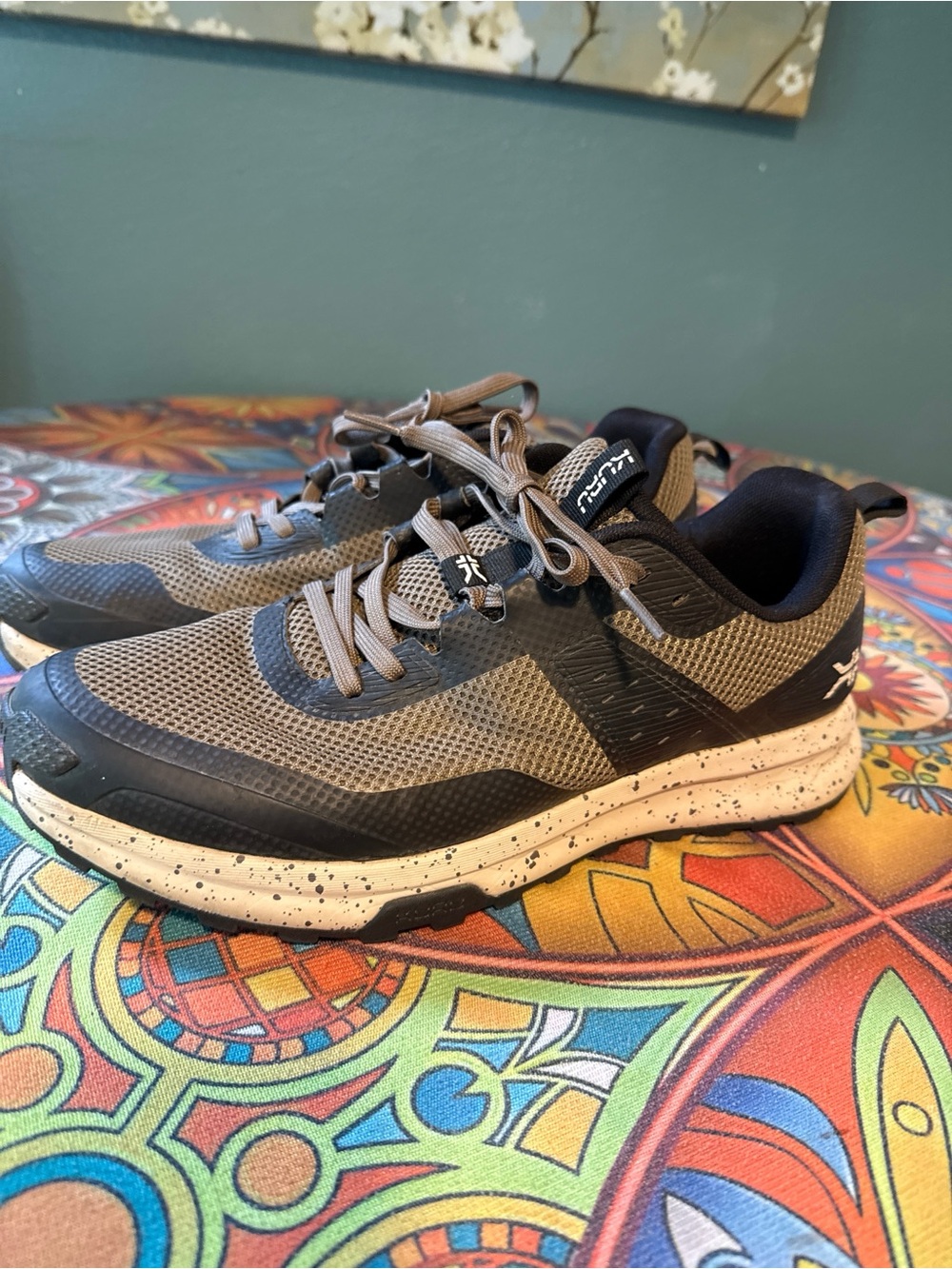 KURU Men's Grey and Black Athletic Sneakers